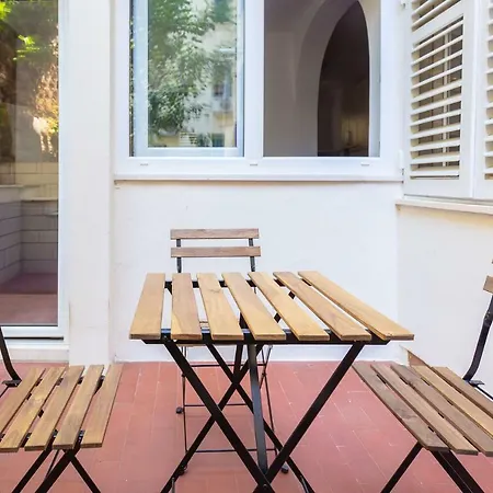 Relax - 1.4km From The Old Town